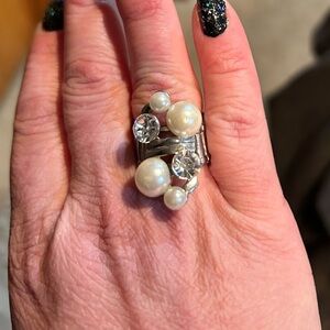 This is a stunner! Stretch ring